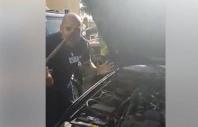 VIDEO: Policía hace maroma para prender su patrulla