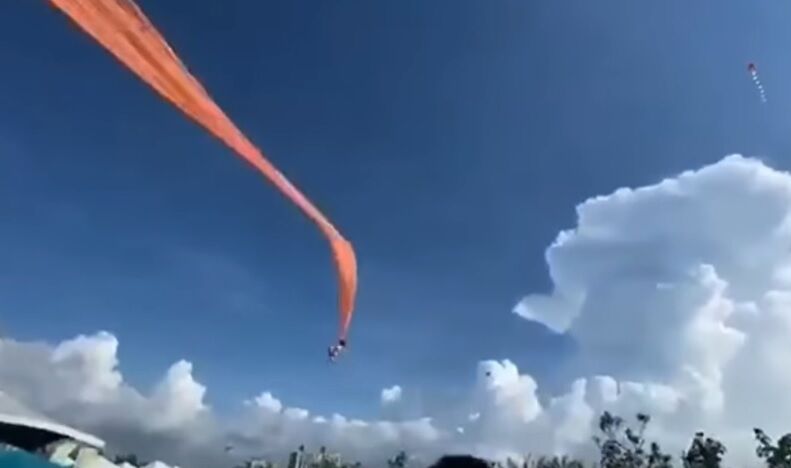 Niña se enreda en chiringa y sale volando por los aires - Captura de pantalla - agosto 31 2020