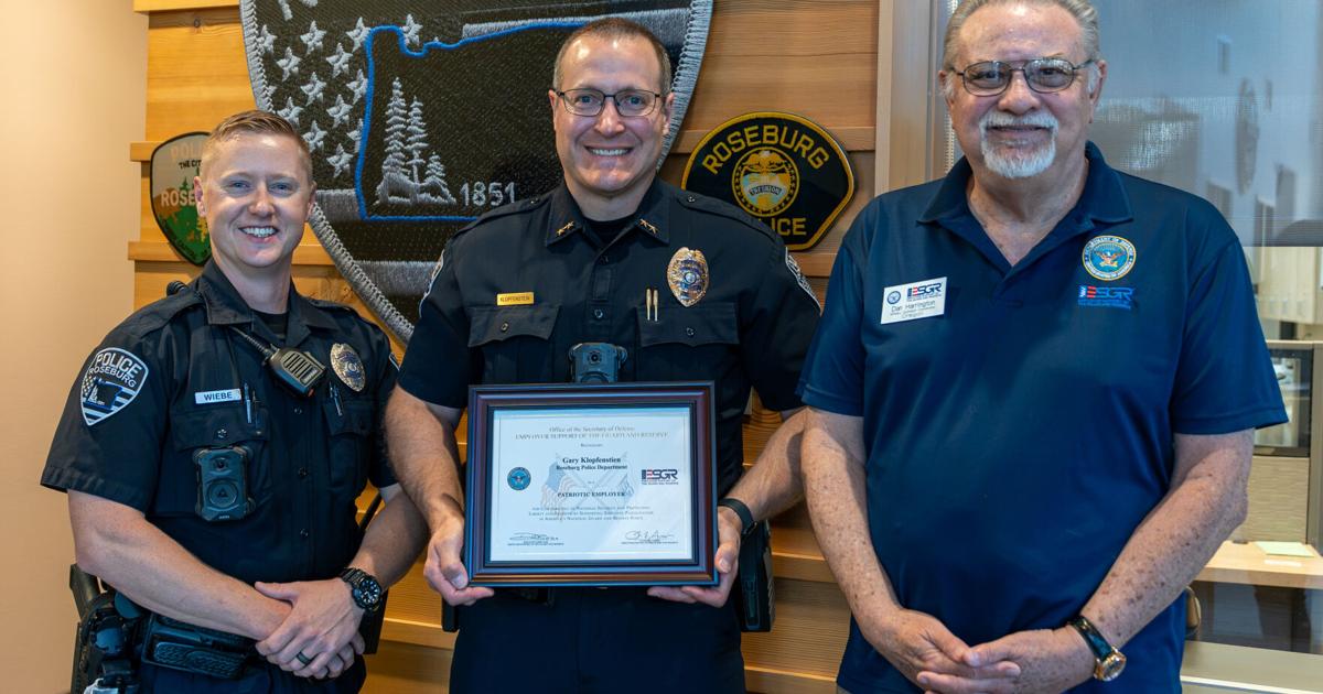 Roseburg Police Chief Receives Patriot Award