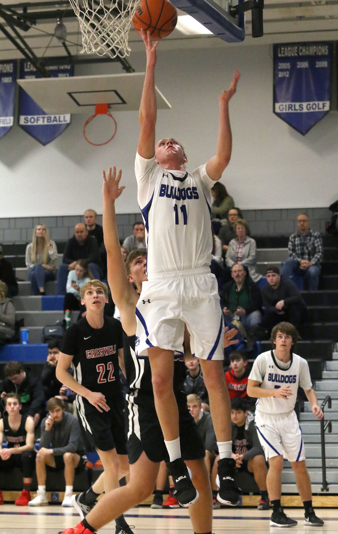 Davis lifts No. 7 Sutherlin past No. 5 Creswell, 39-36