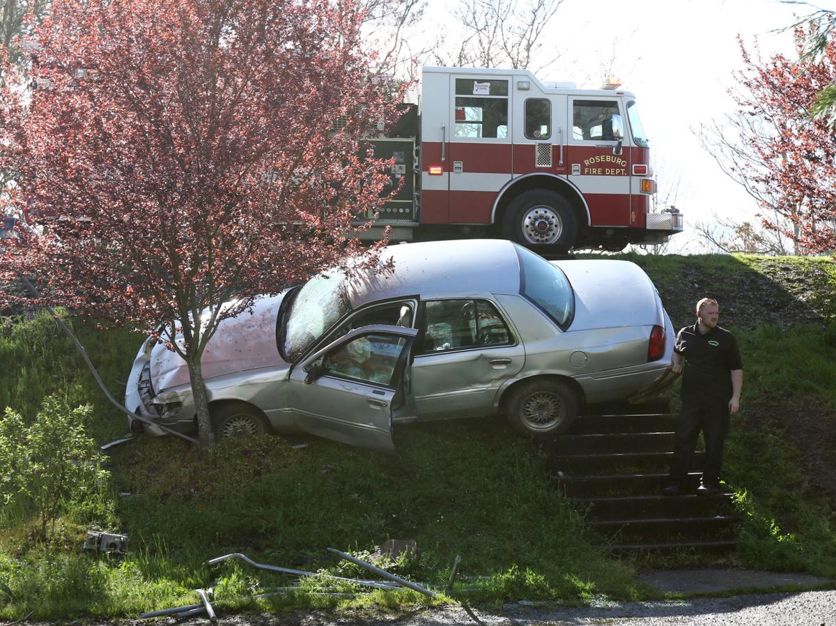 Man arrested after fleeing scene of crash on Stewart Parkway