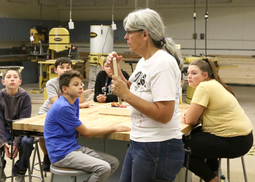 Roseburg middle schools started classes taught by Tracy Grauer Education