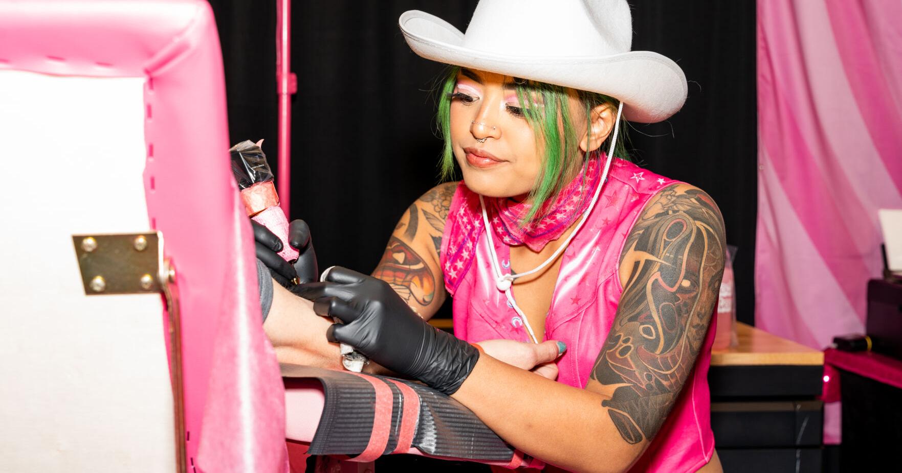 Hundreds of tattoo artists come to Canyonville - Vimarsana News
