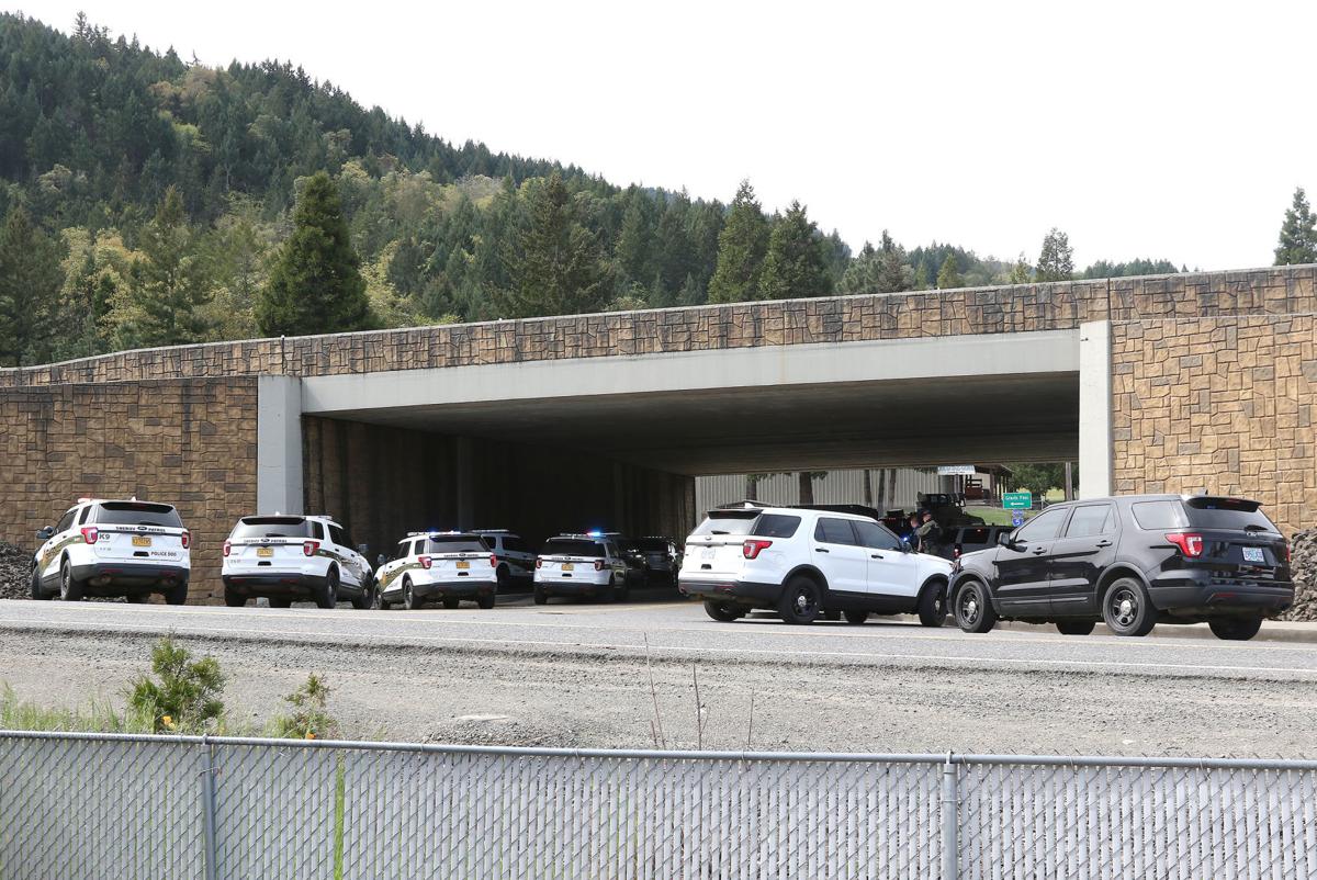 Suspect in custody after standoff in Canyonville Crime