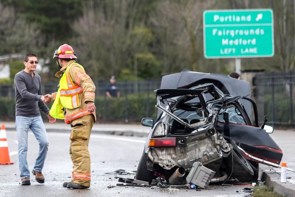Sunday afternoon accident totals car Roseburg