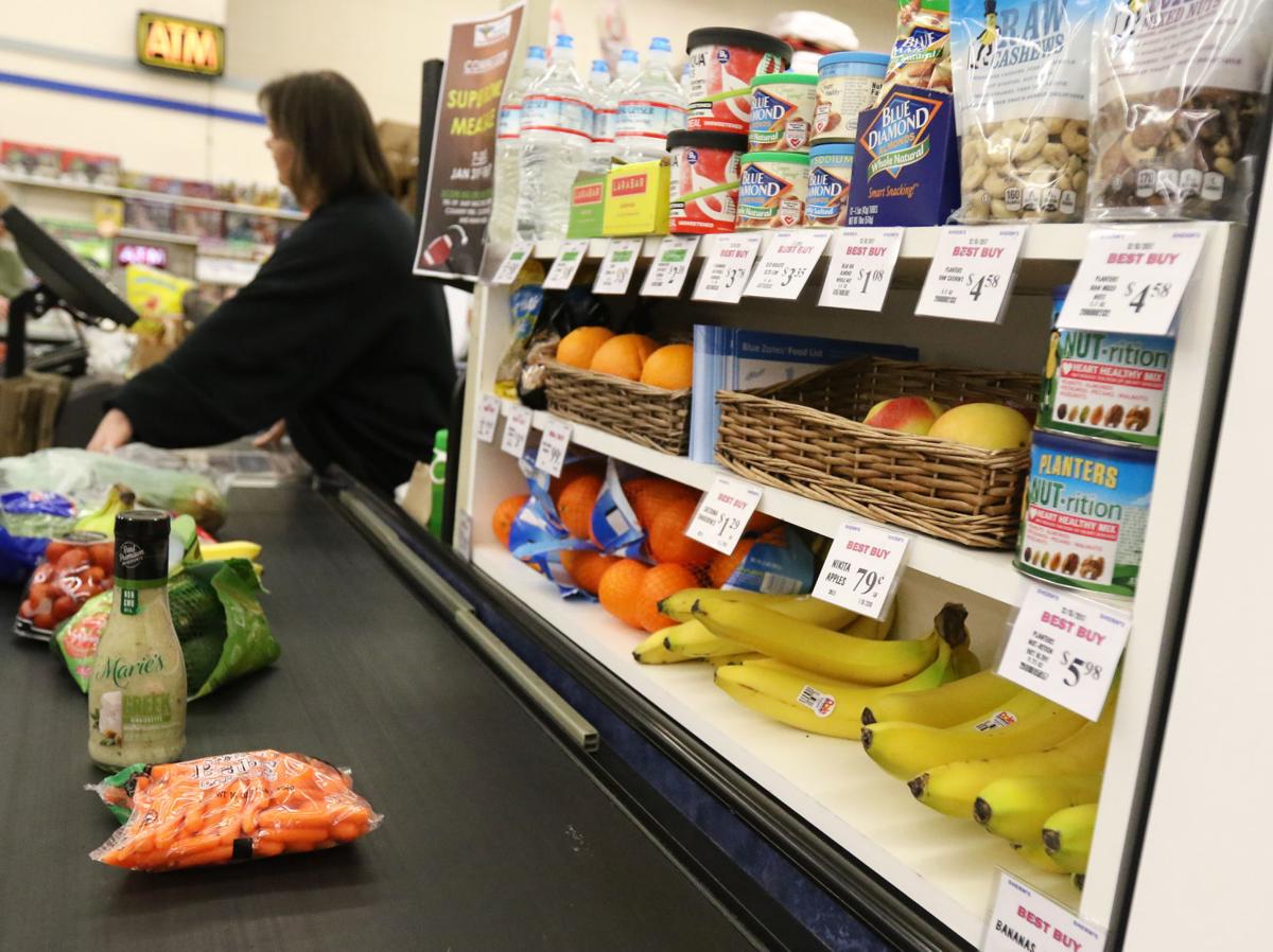 Checkout stand encourages healthier snacks for grocery shoppers