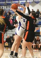No. 3 Sutherlin survives rough night, beats Yamhill-Carlton to advance to state tournament