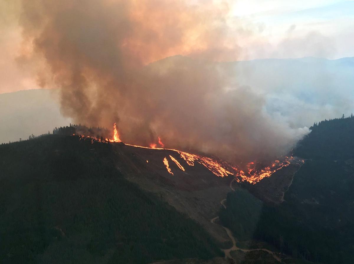 Smoke fills valley as wildfires rage throughout Southwest Oregon