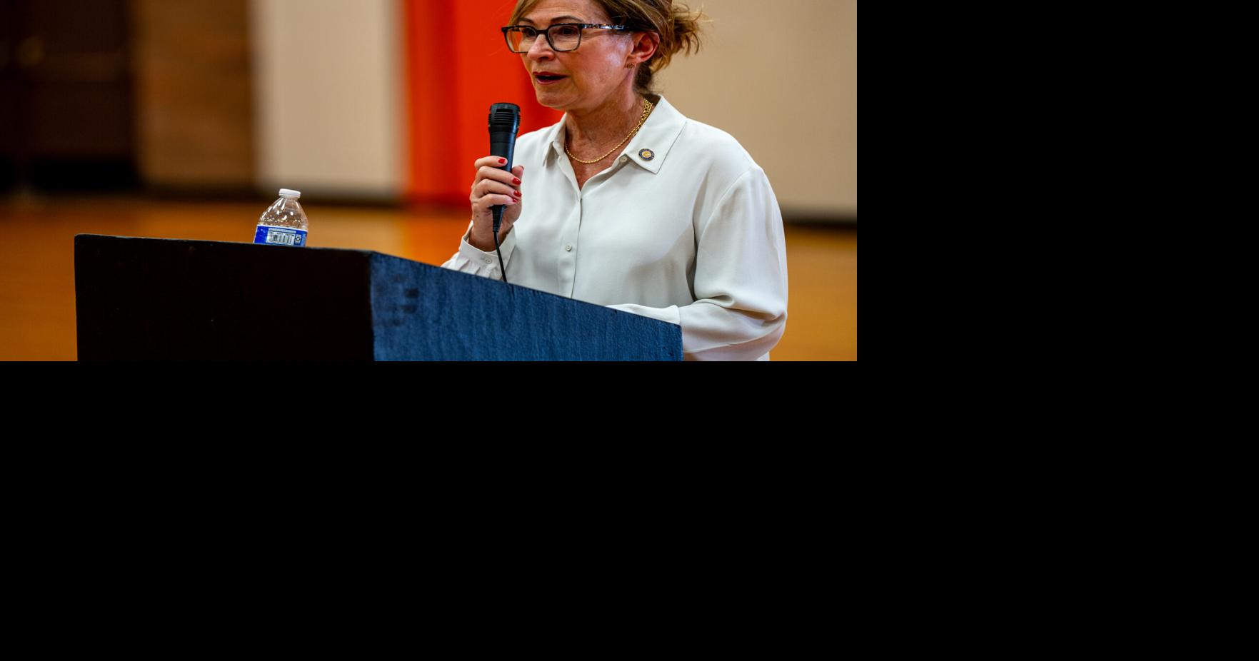 Goodwin starts town hall tour in Glendale listening to consituents ...