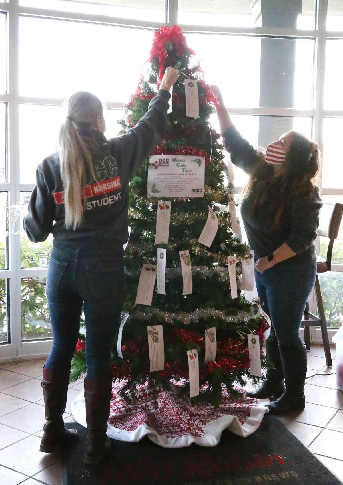Umpqua Community College Nursing Students Help Nursing Home Residents Have A Happy Christmas Coronavirus Nrtoday Com