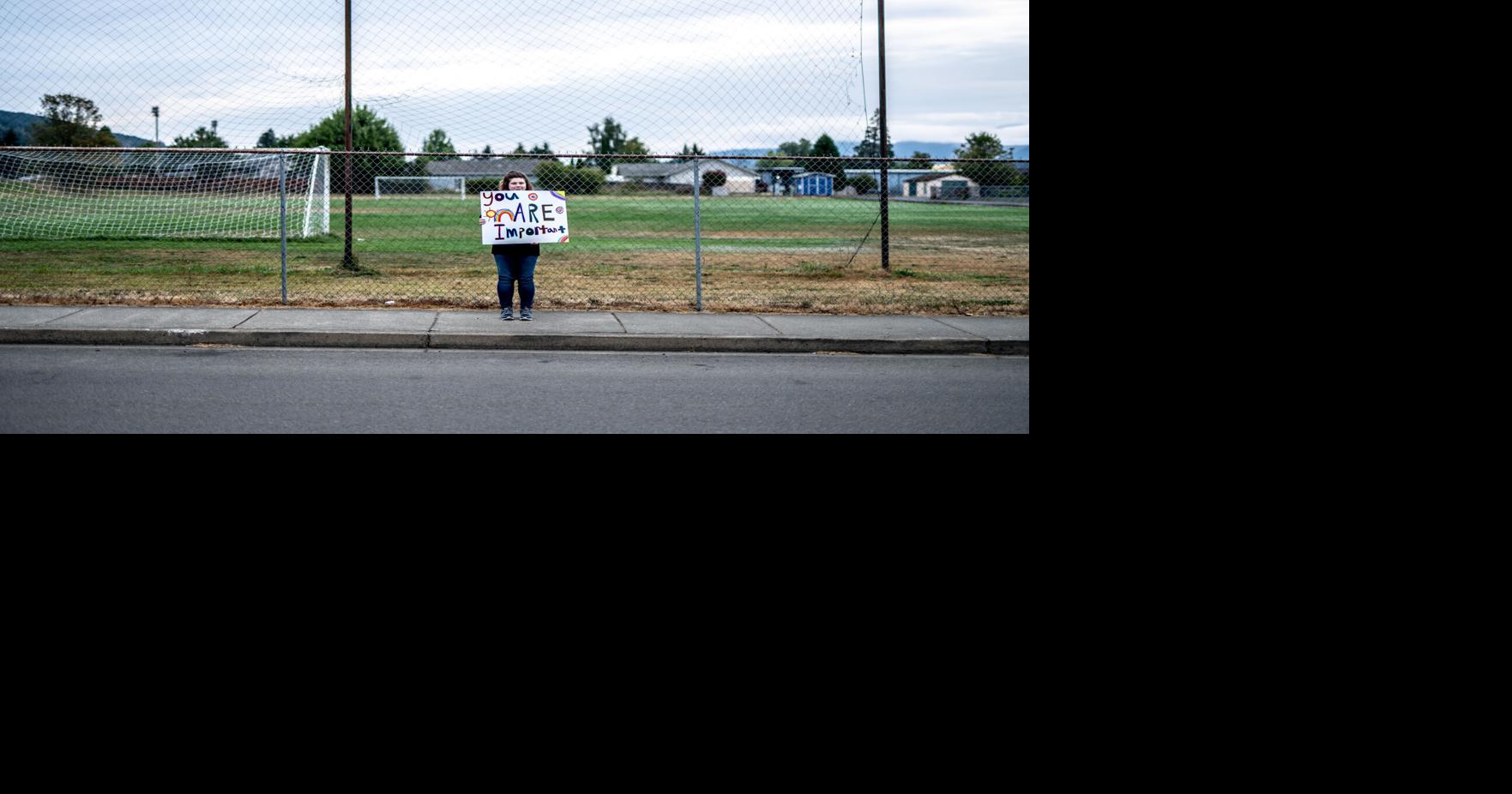 Sutherlin students and teachers gather in support of suicide awareness