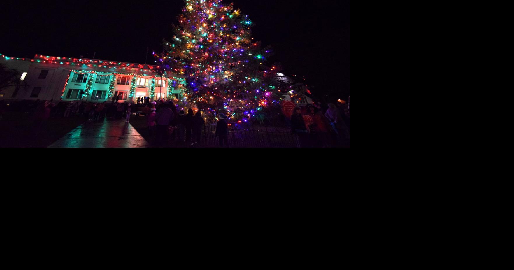 Annual tree lighting heralds beginning of Christmas season in Roseburg