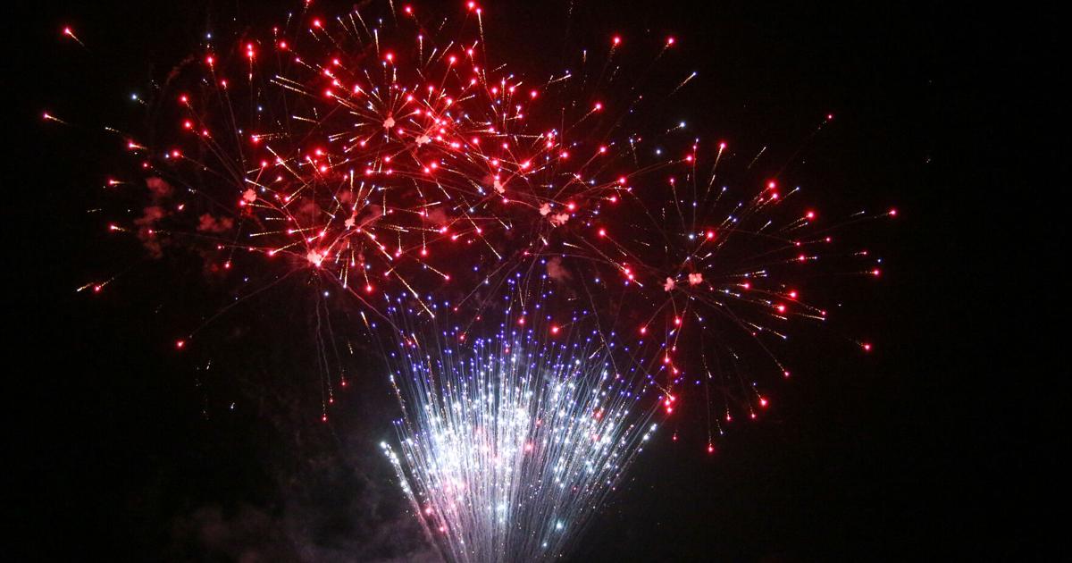 Diamond Lake Resort hosts live band, food trucks, many people for Fourth of July weekend