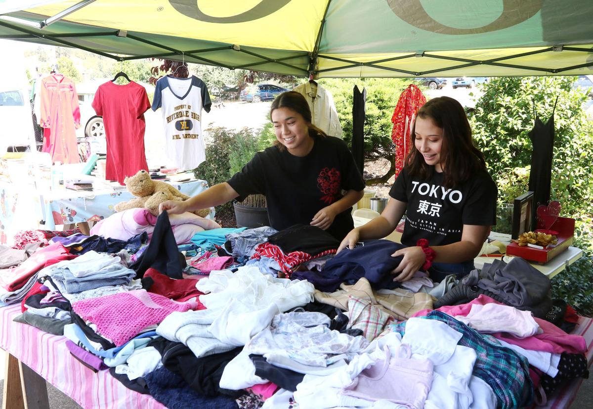 Sutherlin Oakland Yard Sales Stay Busy Despite Sizzling Heat Douglas County Nrtoday Com Garage sale apps are one of the perfect place to get deal of an item at a certain price. sutherlin oakland yard sales stay busy