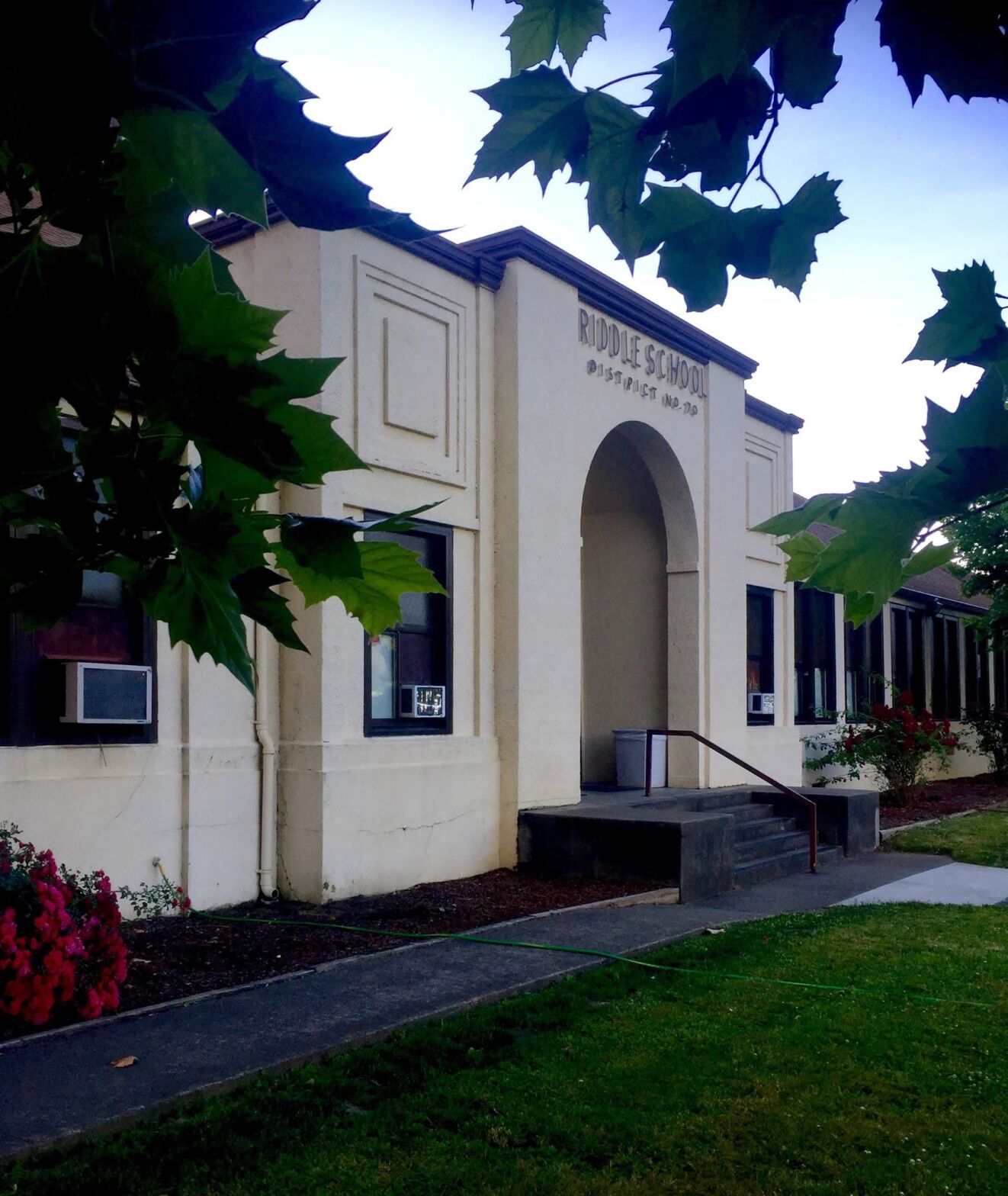 Kyle Riddle Facebook Riddle Elementary School closed Wednesday and Thursday due to bats ...