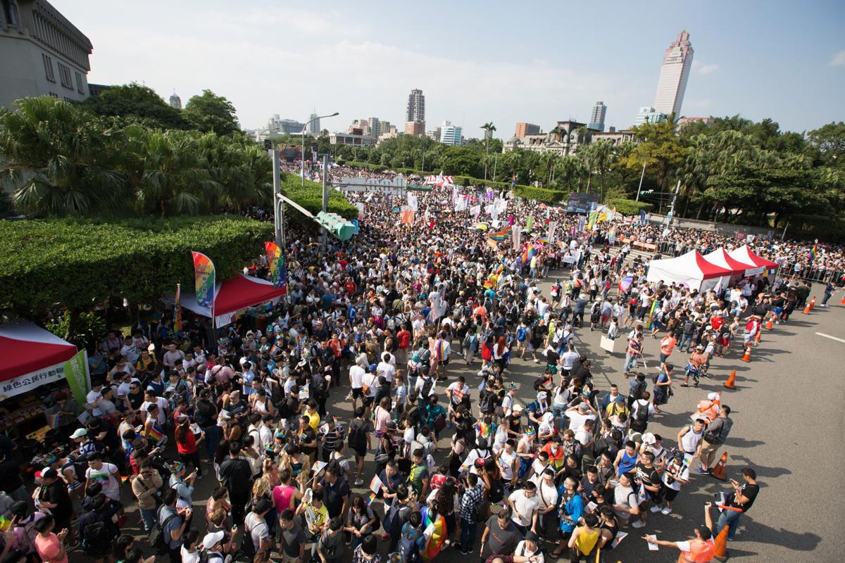 Taiwan S Gay Pride Parade Draws Thousands As Votes On Same Sex