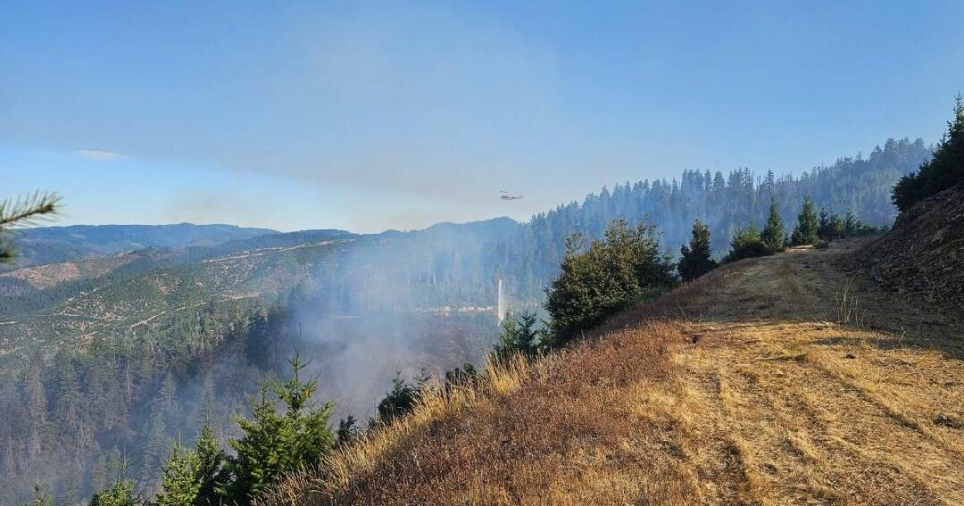 Evacuation notices cancelled as crews work to contain Dads Creek Fire ...