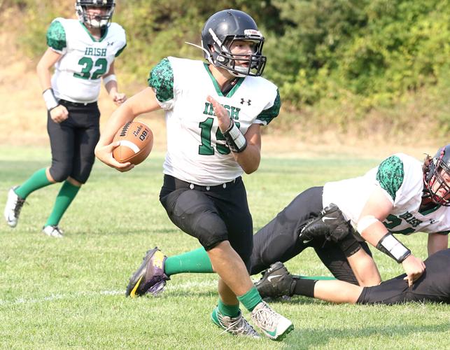 Scott Riddle Football Riddle tops Days Creek 39-27 in opener | Prep Football | nrtoday.com