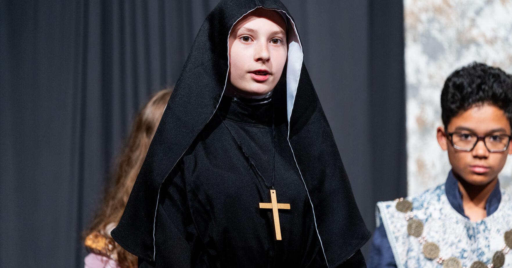 Who art thou? Geneva Academy hosts Shakespeare farce - Vimarsana News
