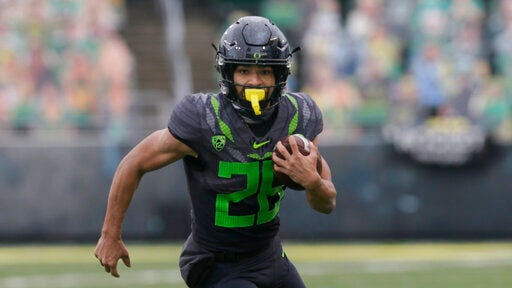 Why Washington and Oregon are both wearing home uniforms in Autzen Stadium