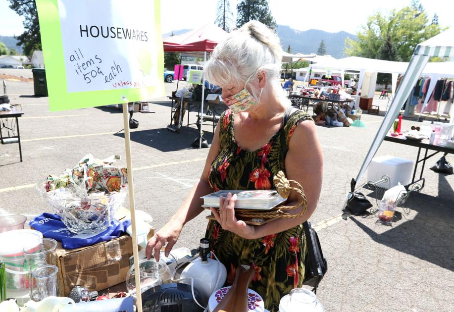 Sutherlin Oakland Yard Sales Stay Busy Despite Sizzling Heat Douglas County Nrtoday Com Few years before it is not so easy to find garage sales from your. sutherlin oakland yard sales stay busy