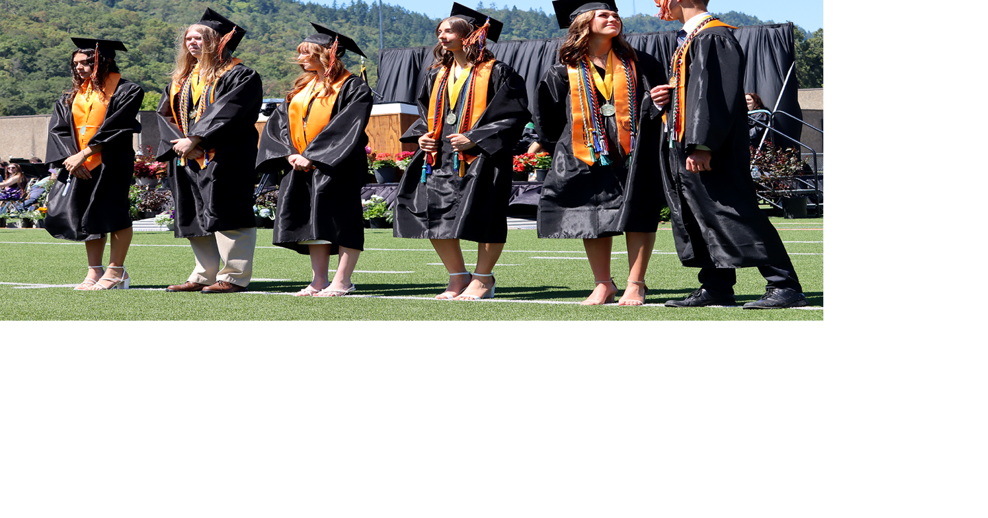 Roseburg High School Prepares for 2026 Graduation