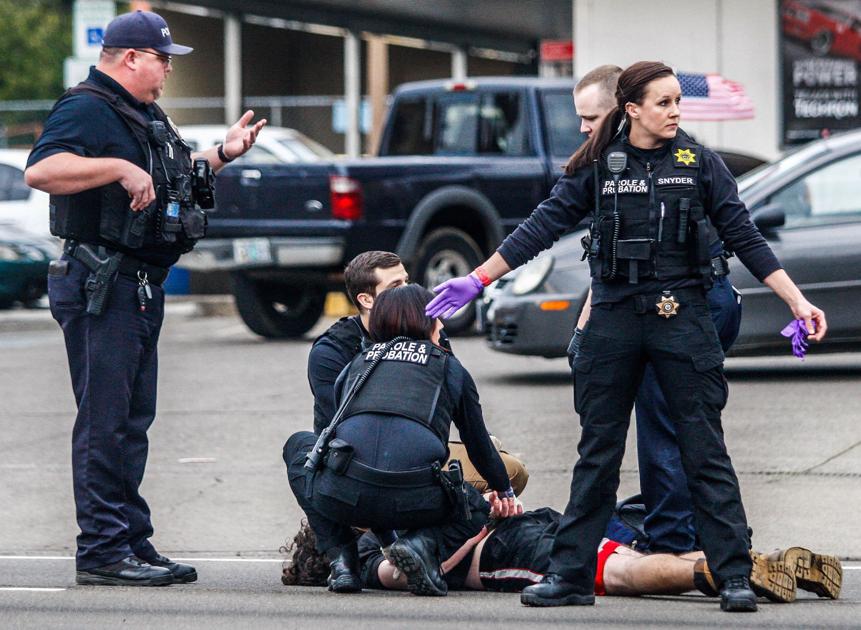 Police chase briefly disrupts traffic in West Roseburg Roseburg