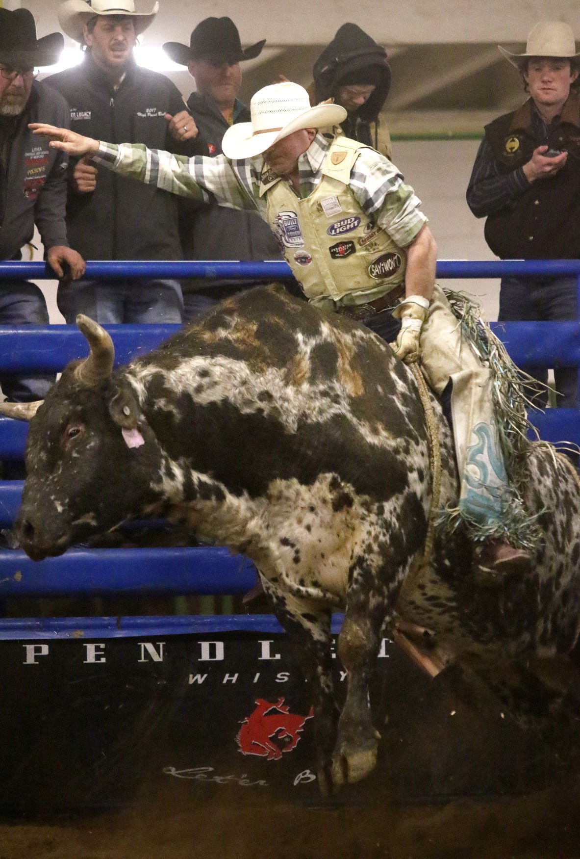 Bull Riding Washington cowboy Covington wins Challenge of Champions