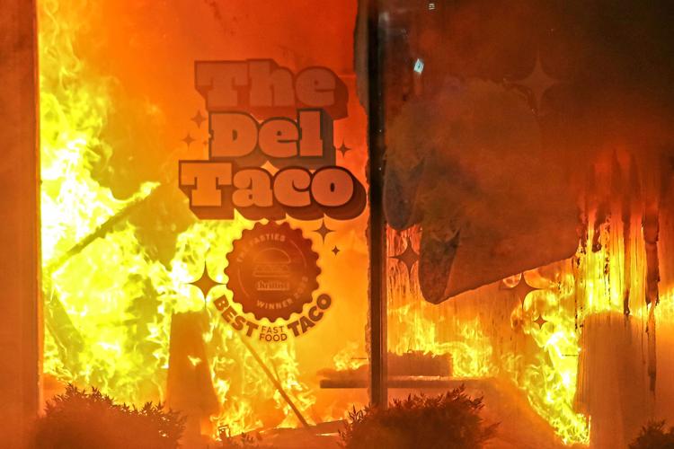 Early morning blaze guts Del Taco restaurant in Roseburg | Local News ...