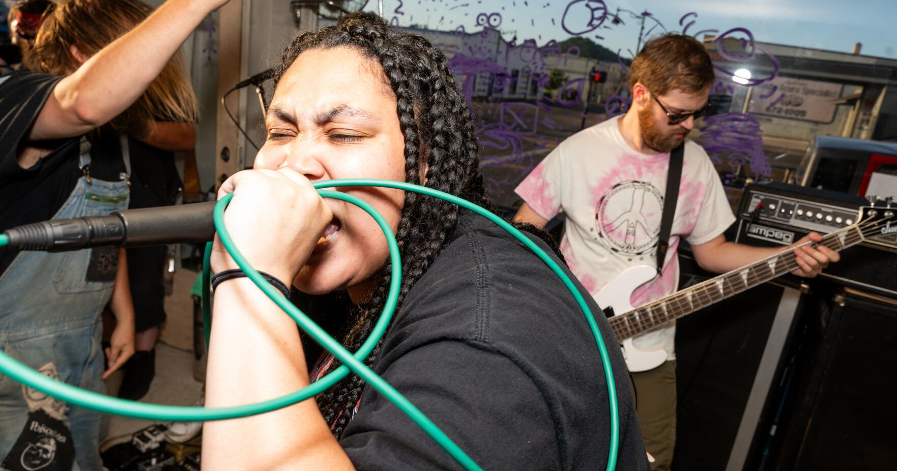 Six bands converge to perform in Frogleg Studio - Vimarsana News