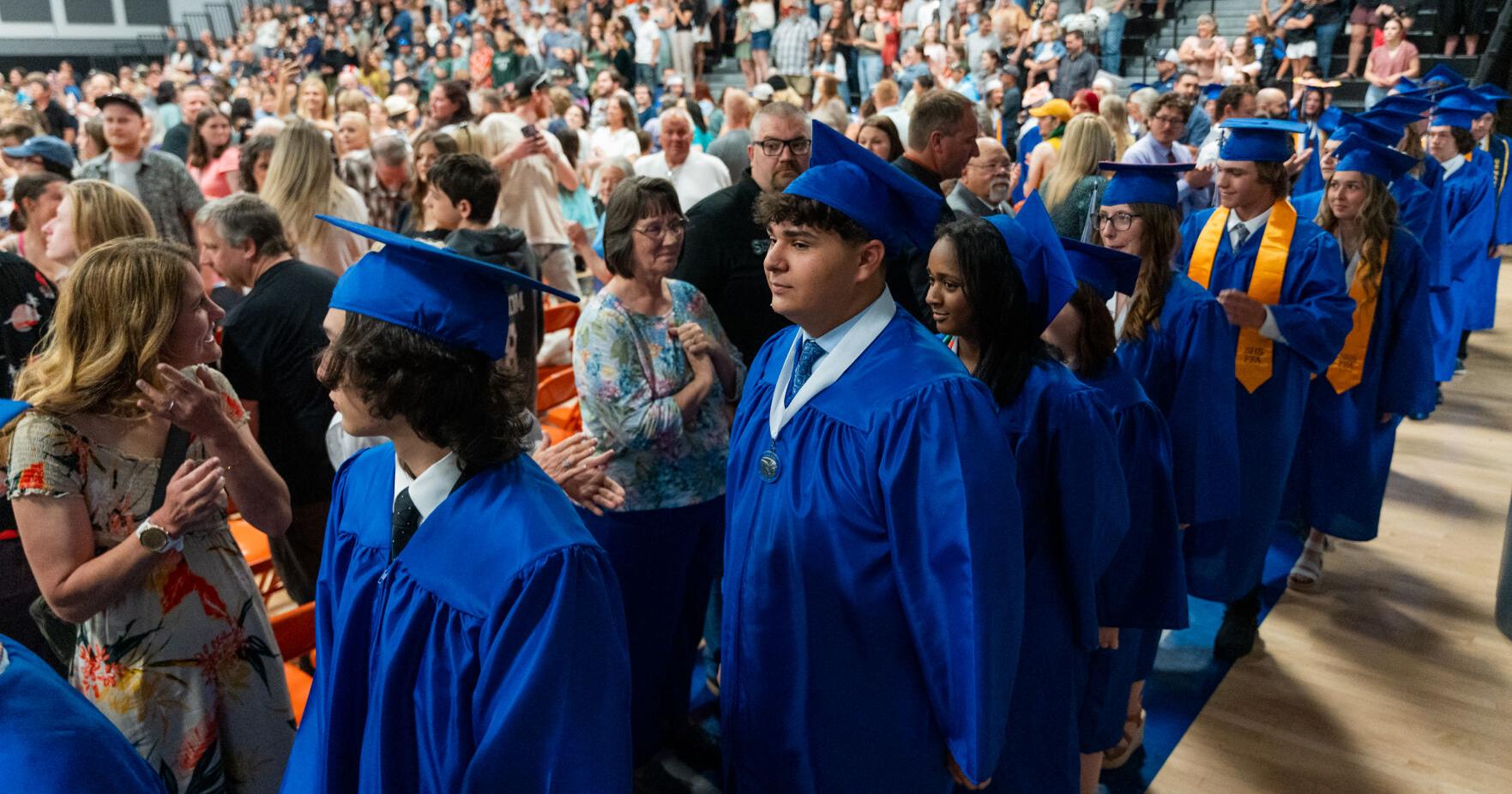 Sutherlin High School celebrates graduates - Vimarsana News