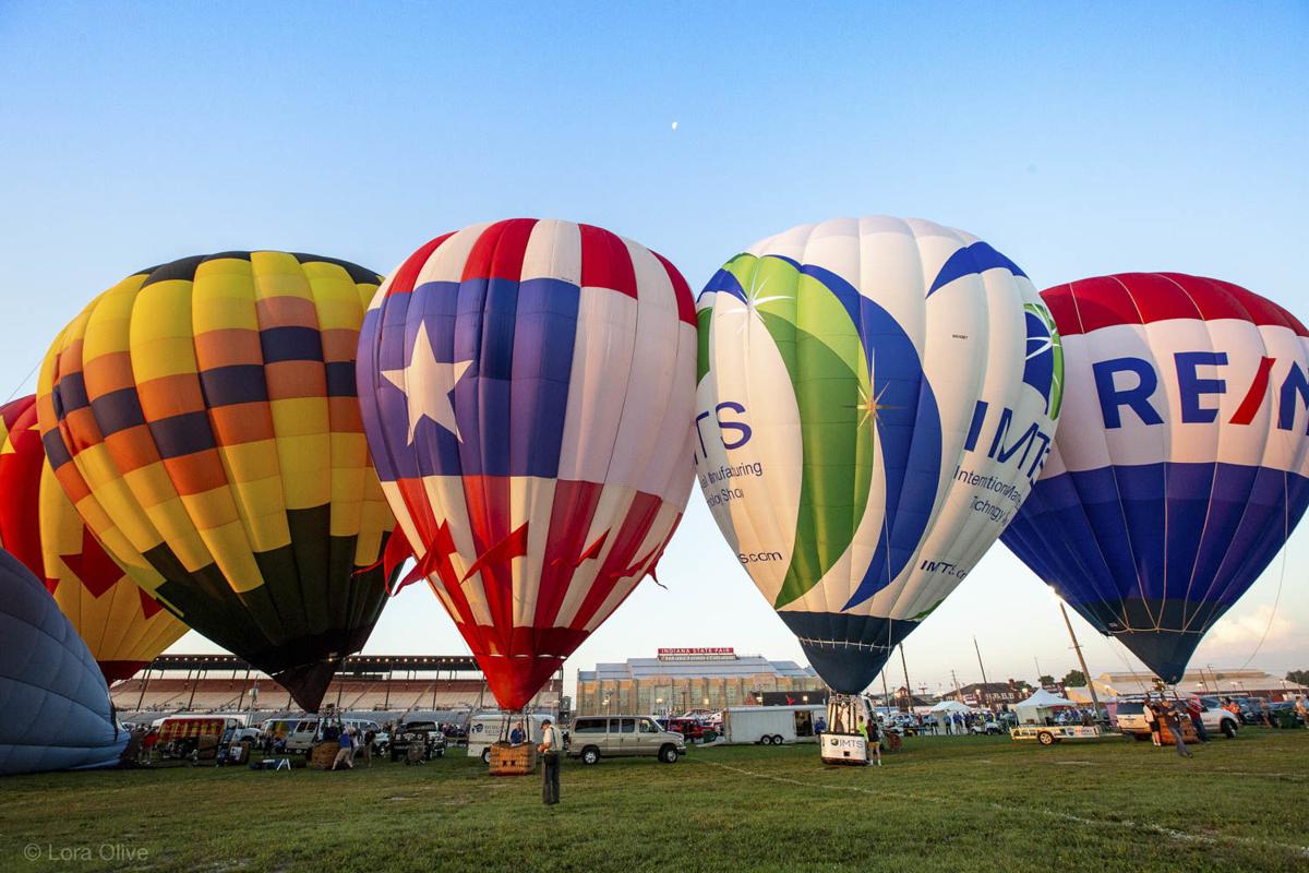 Slideshow Hot Air Balloon Race at the Fair Multimedia