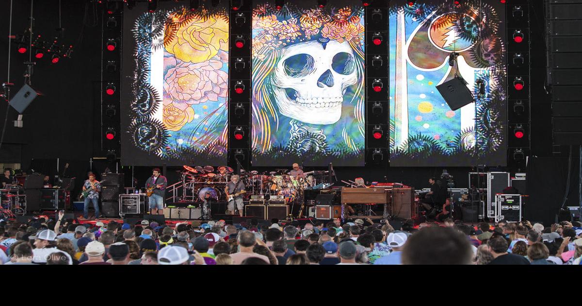 Slideshow Dead and Co. at Ruoff Music Center Multimedia