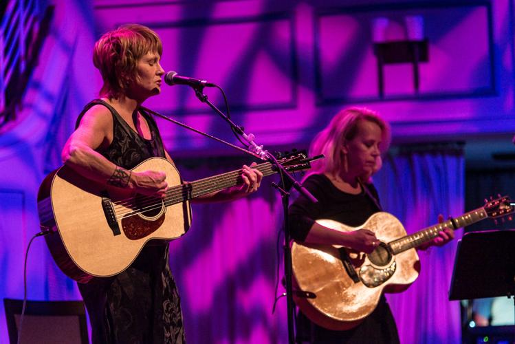 Slideshow Mary Chapin Carpenter with Shawn Colvin at The Palladium