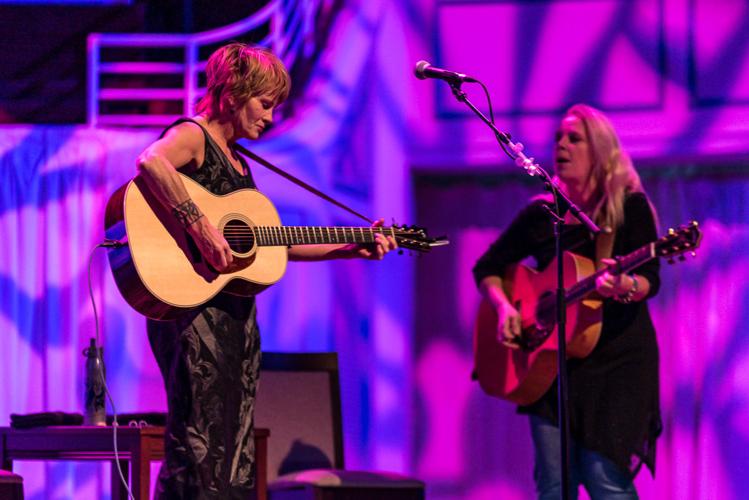 Slideshow Mary Chapin Carpenter with Shawn Colvin at The Palladium