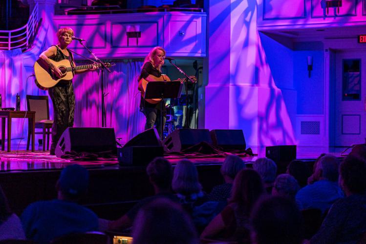 Slideshow Mary Chapin Carpenter with Shawn Colvin at The Palladium