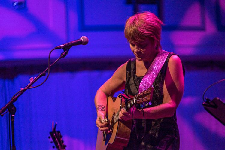 Slideshow Mary Chapin Carpenter with Shawn Colvin at The Palladium