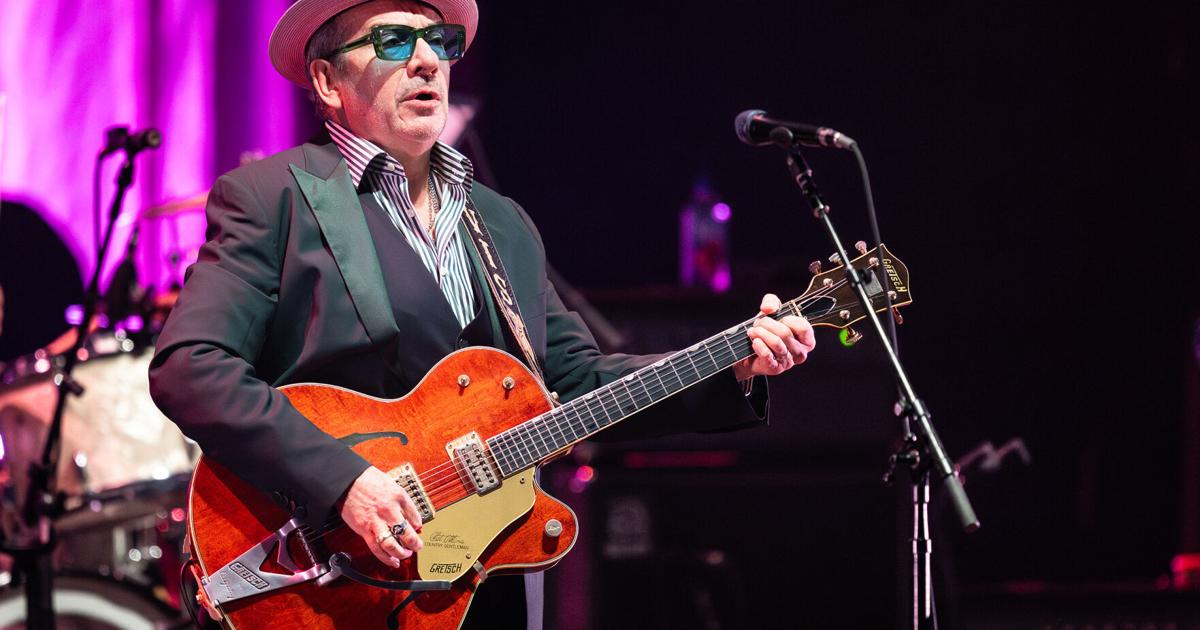 Elvis Costello live at the Murat Theater-Slideshow and Review