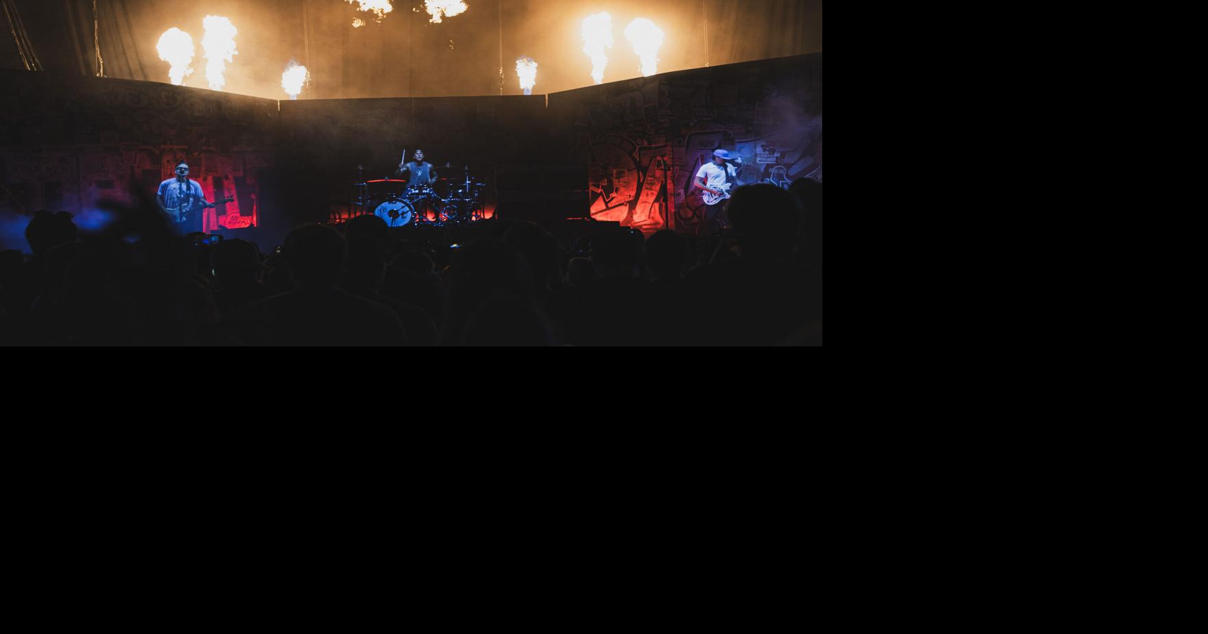 Slideshow: Blink-182 at Ruoff Music Center | Music | nuvo.net