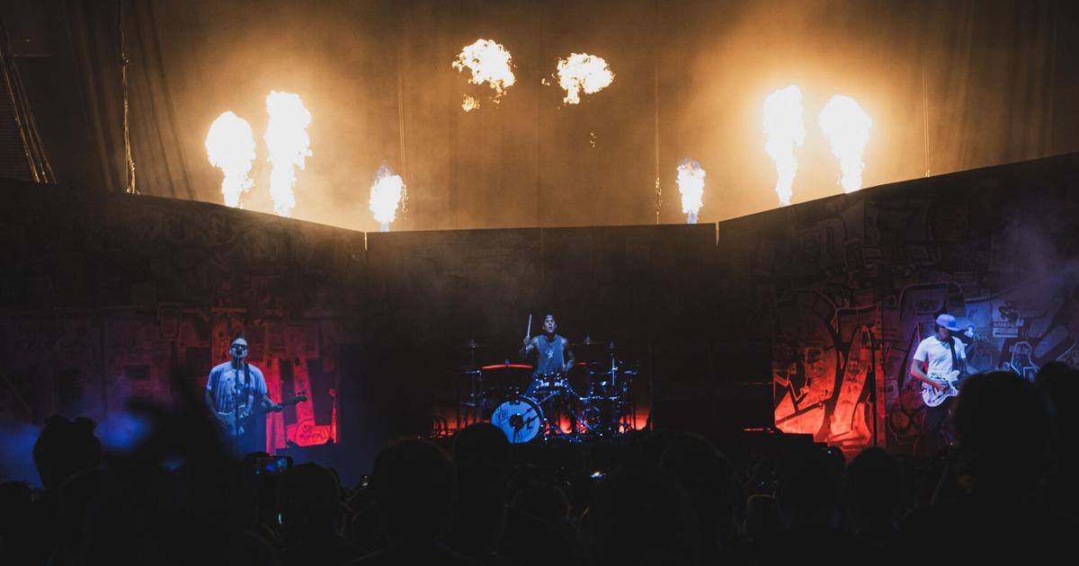 Slideshow: Blink-182 at Ruoff Music Center | Music | nuvo.net
