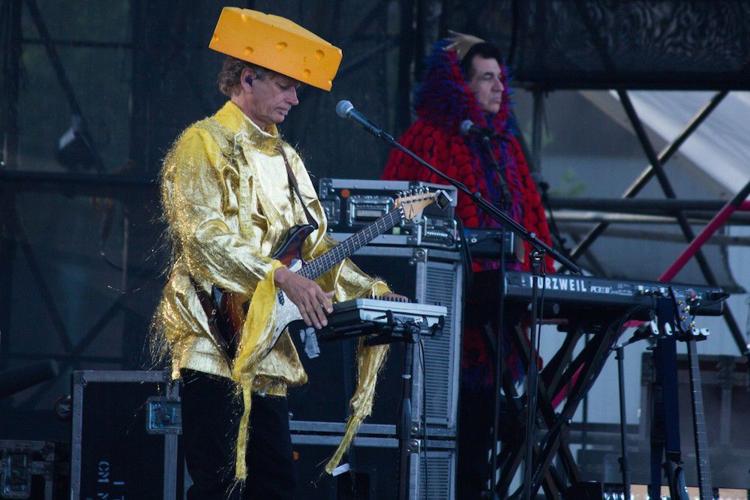 Slideshow Weird Al at the Farm Bureau Insurance Lawn at
