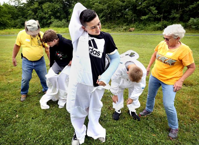 Governor's school students learn about honeybees, beekeeping | Nvdaily |  nvdaily.com