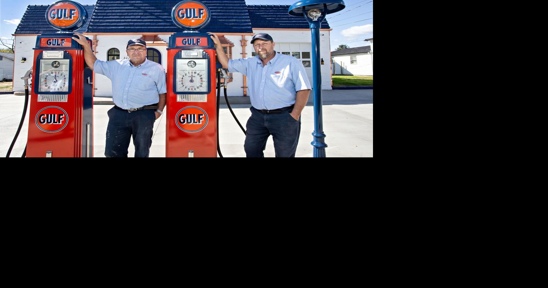 NEW GULF REPRODUCTION GAS PUMP - ANTIQUE OIL REPLICA (WHITE & ORANGE) FREE  SHIP*