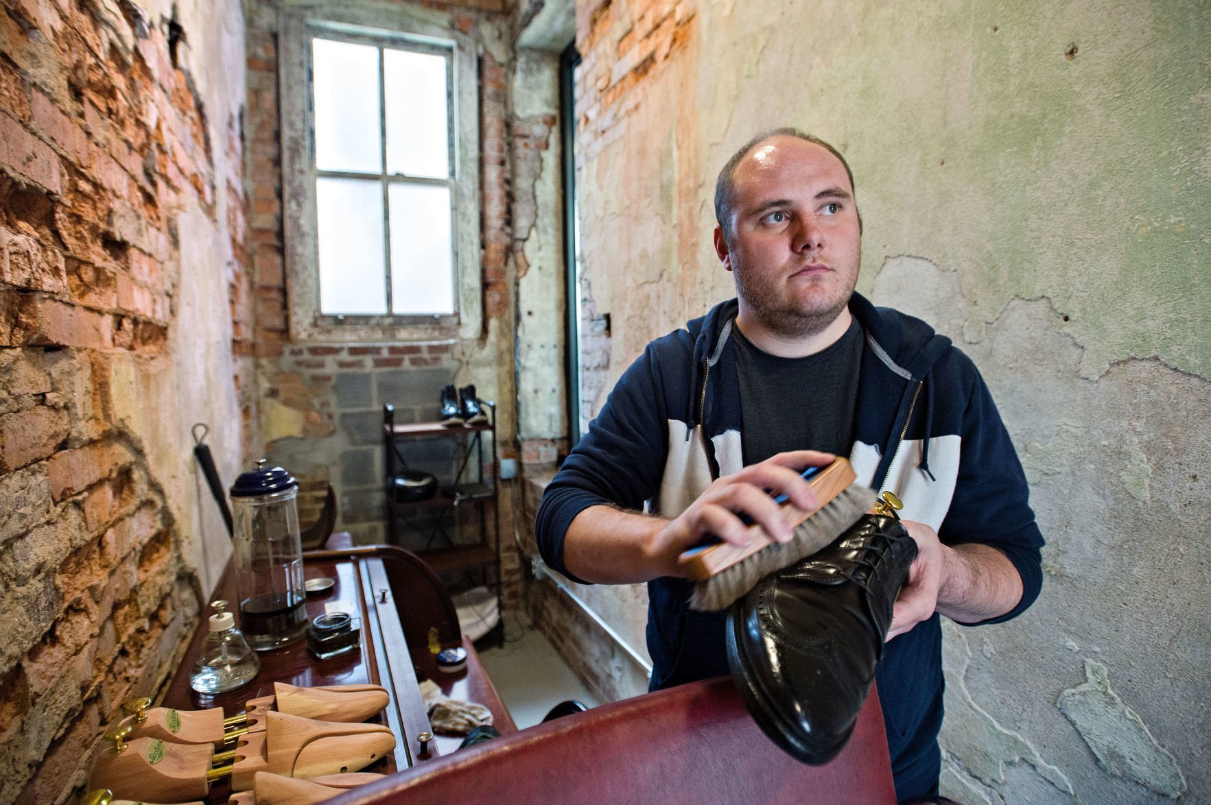 setting up shoe shine business