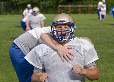 Football Tab 2018 Manning Key Cog In Central S Offensive Line