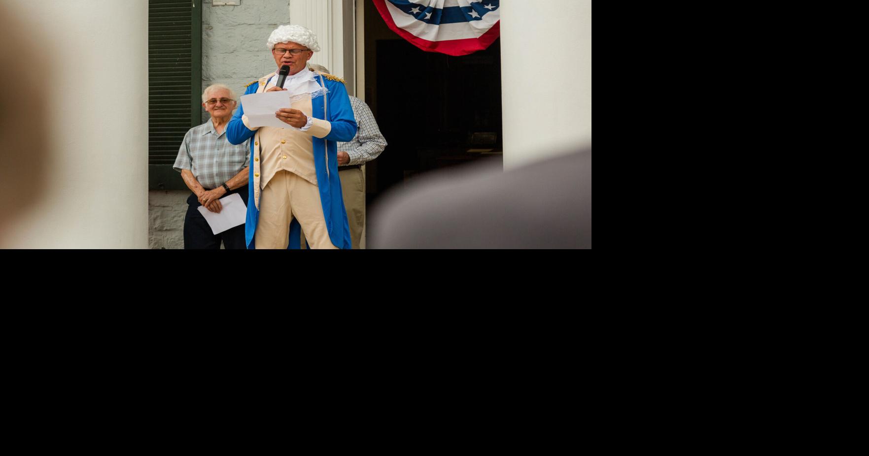 Community gathers to hear Declaration of Independence read aloud