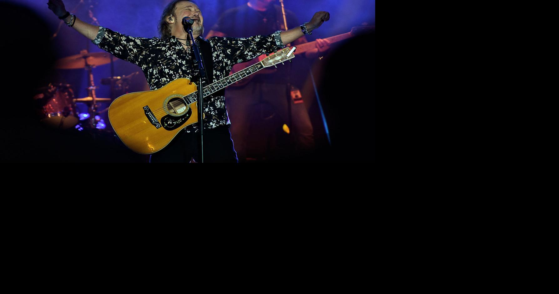Travis Tritt wows the crowd