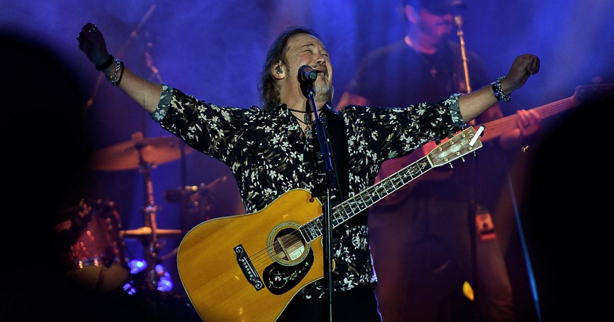 Travis Tritt wows the crowd