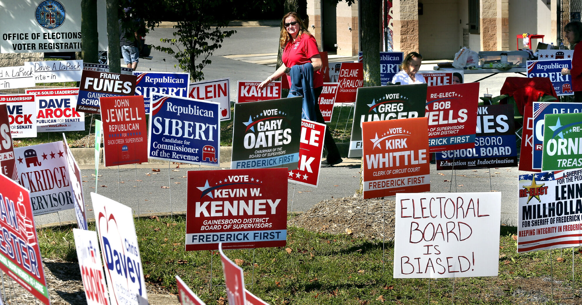 Frederick supervisors ponder campaign sign rules at early voting