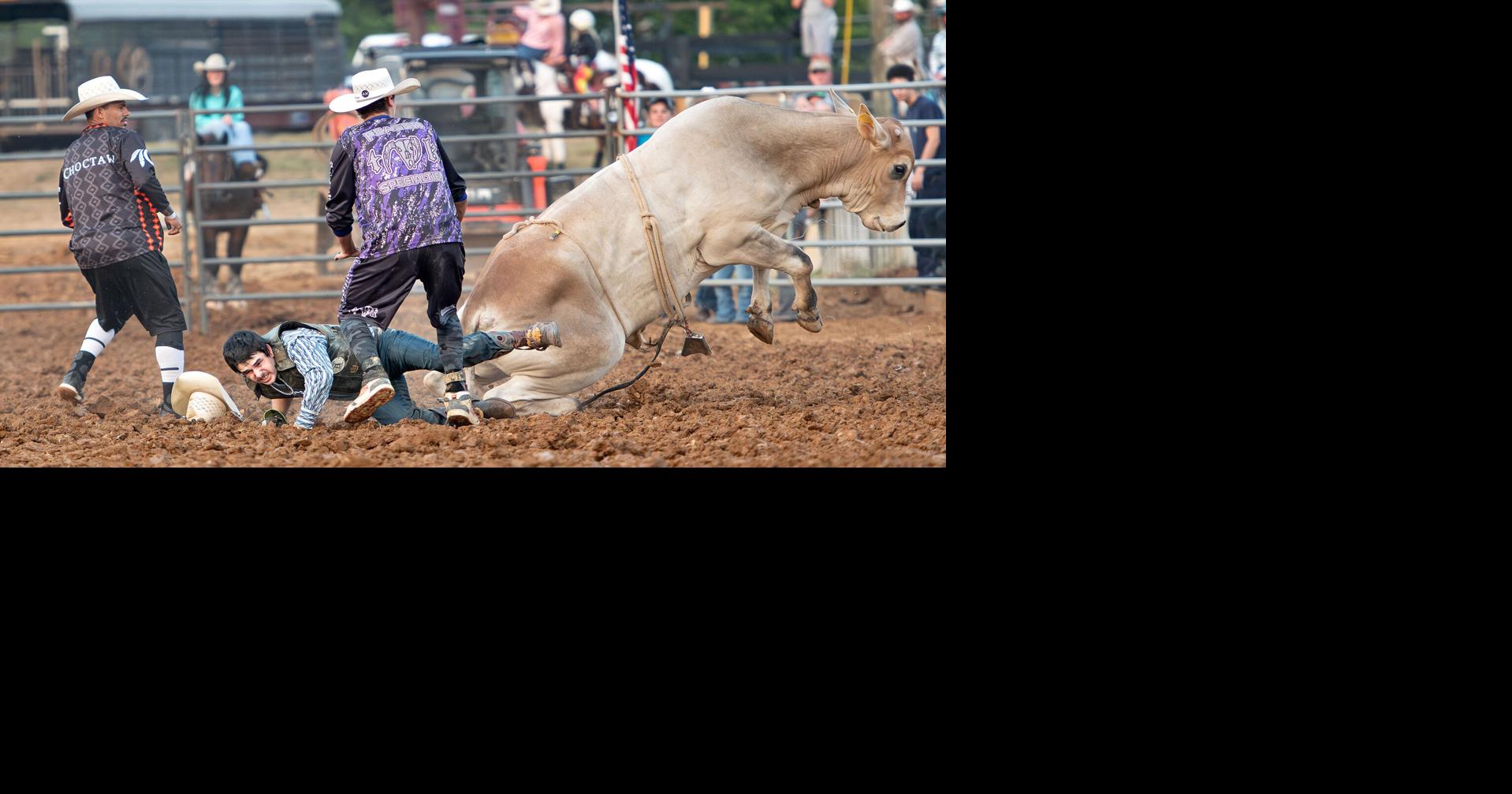 'Like no other feeling': Bull riders, barrel racers are in it for the ...